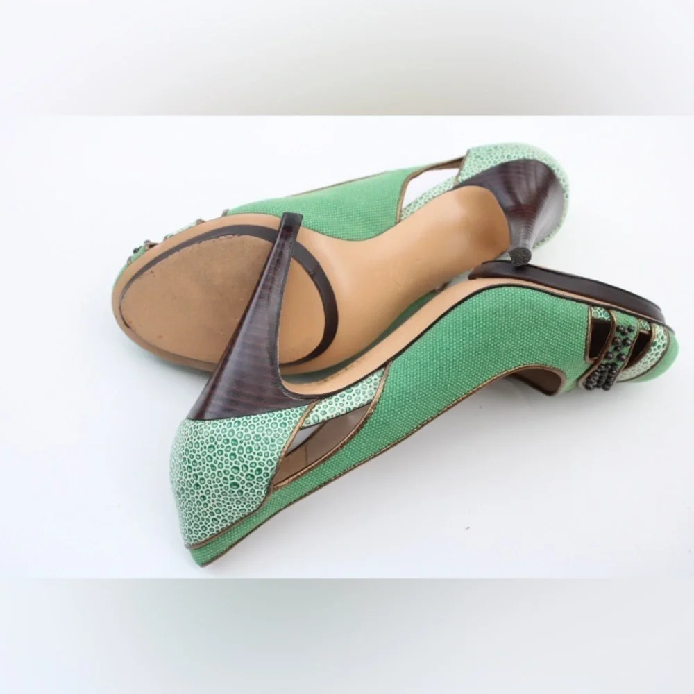 C. Label green with envy pumps